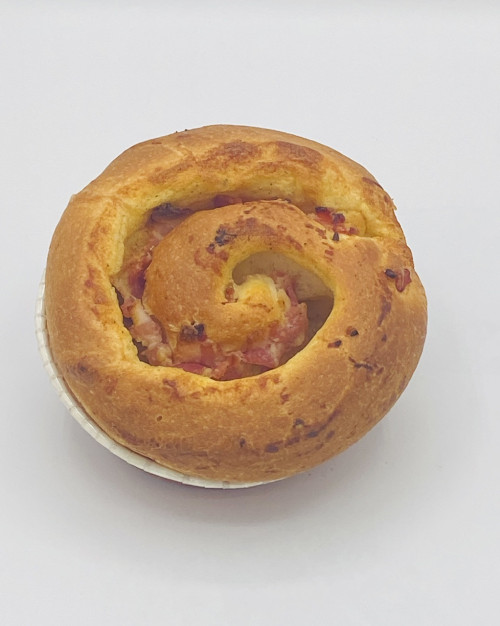 Escargot au lard, œufs, jambon