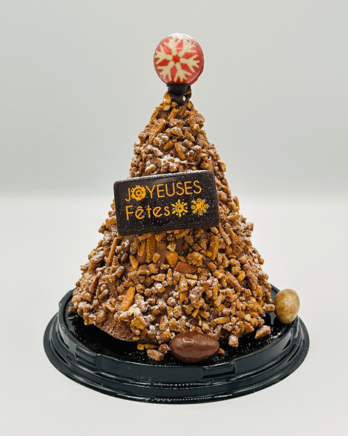 Sapin amande caramélisées au chocolat lait, garni